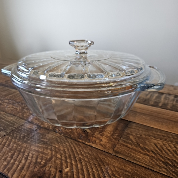 Vtg 1.5 Qt Heavy Ribbed Clear Glass Casserole Baking Dish with Lid And Handles - Picture 3 of 11